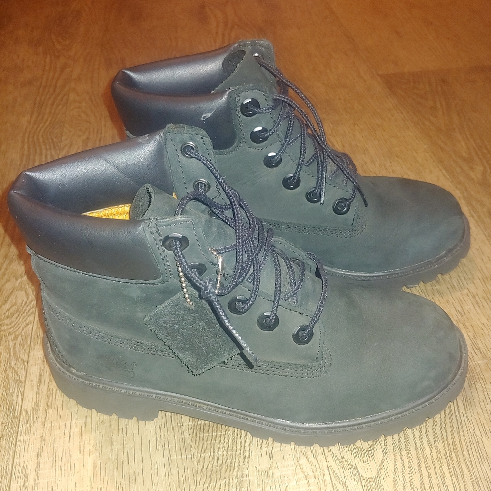 Black Timberlands Big kids SZ 5 fit W 7